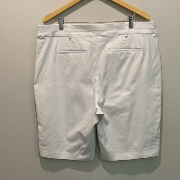 In Every Story White Stretch Bermuda Shorts Size 20 - Picture 6 of 11